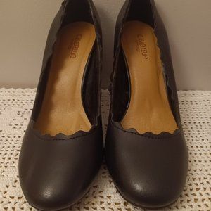 Crown Vintage "Willow" Womens Scalloped Edge Pumps  6 1/2M